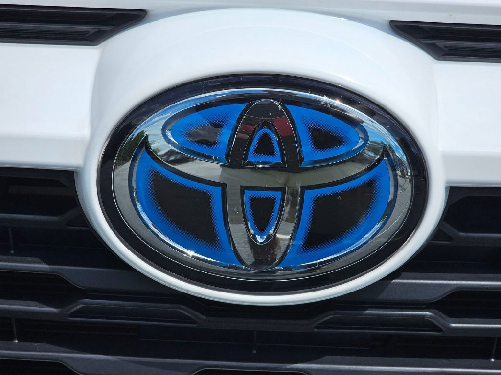 Used 2024 Toyota RAV4 LE AWD/4WD image 10