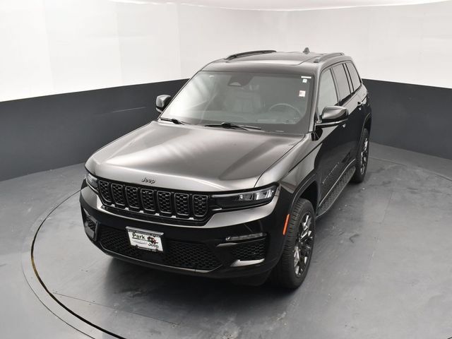 Used 2024 Jeep Grand Cherokee Summit AWD/4WD image 14