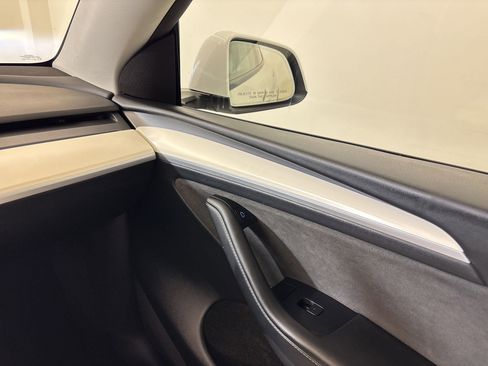 Used 2024 Tesla Model Y Long Range image 27
