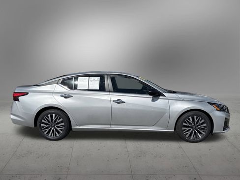 Used 2024 Nissan Altima 2.5 SV image 5