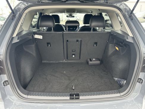 Used 2023 Volkswagen Taos SE w/ Black Wheel Package image 27