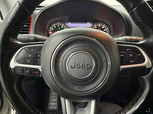 Used 2018 Jeep Renegade Trailhawk AWD/4WD image 15