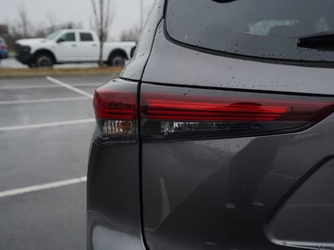 Used 2024 Toyota Highlander LE image 40