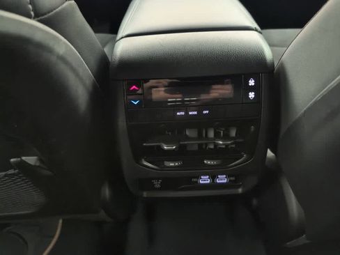 Used 2023 Jeep Grand Cherokee L Altitude image 23