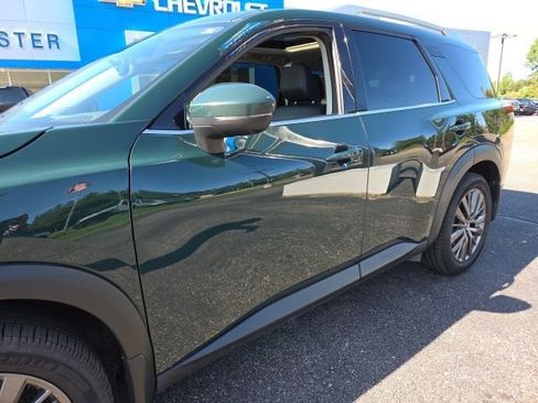 Used 2022 Nissan Pathfinder SL AWD/4WD image 40
