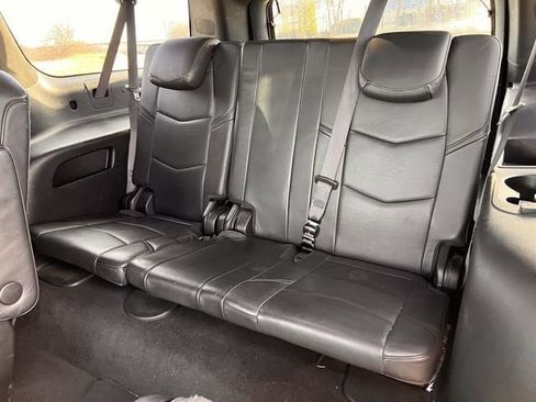 Used 2020 Cadillac Escalade ESV Platinum image 30