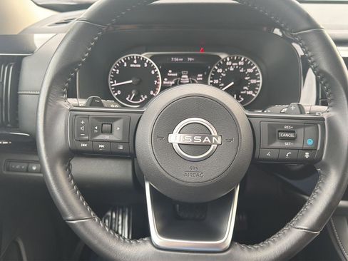 Used 2025 Nissan Pathfinder SV AWD/4WD image 16