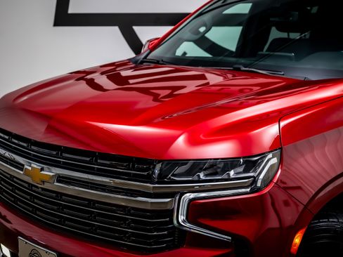 Used 2022 Chevrolet Suburban LT w/ Luxury Package image 18