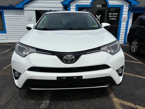 Used 2018 Toyota RAV4 XLE AWD/4WD image 2