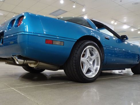 Used 1994 Chevrolet Corvette Coupe RWD image 16