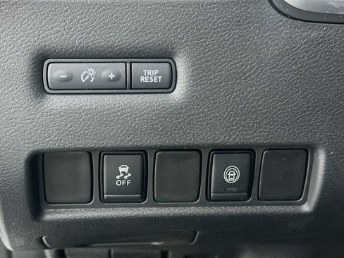 Used 2023 Nissan Murano SV w/ SV Midnight Edition Package image 16