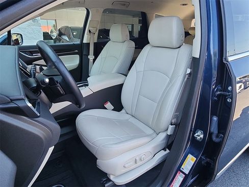 Used 2023 Buick Enclave Essence w/ Sound and Sites Package image 21