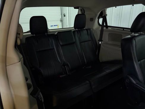 Used 2012 Chrysler Town & Country Touring-L w/ Premium Group FWD image 17