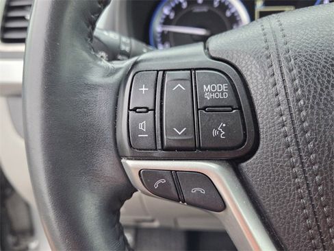 Used 2019 Toyota Highlander XLE image 27