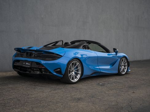 Used 2026 McLaren 750S Spider RWD image 5