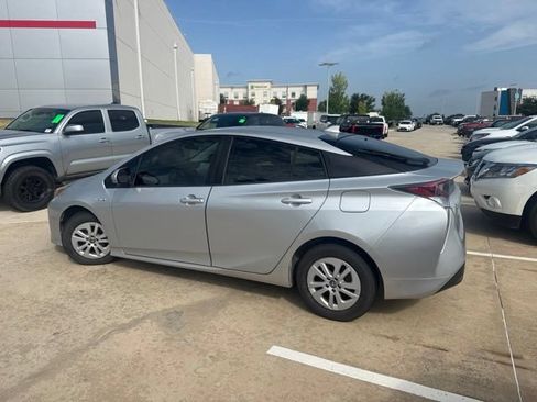 Used 2016 Toyota Prius Two FWD image 4
