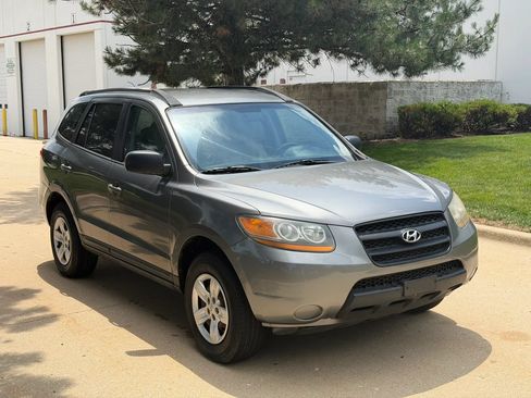 Used 2009 Hyundai Santa Fe GLS FWD image 3