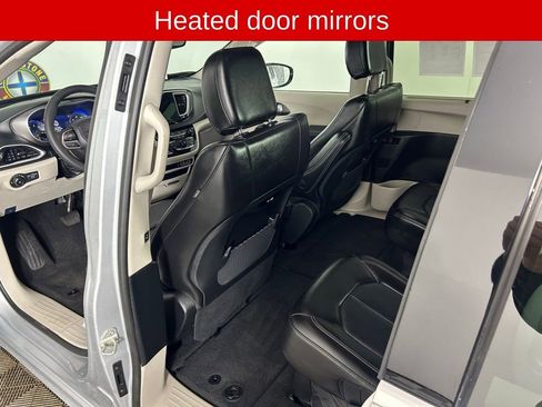 Used 2024 Chrysler Pacifica Touring-L FWD image 13