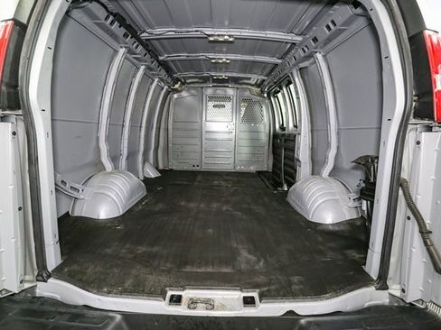 Used 2022 Chevrolet Express 2500 image 10