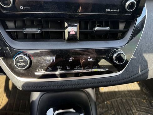 Used 2022 Toyota Corolla SE w/ SE Premium Package image 32