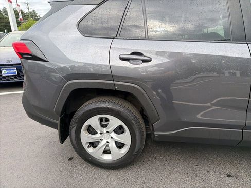 Used 2021 Toyota RAV4 LE AWD/4WD image 4