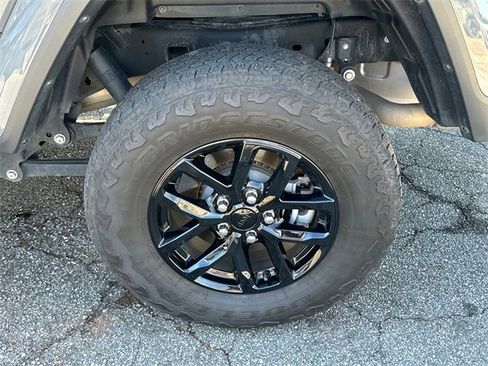 Used 2023 Jeep Gladiator Sport image 19
