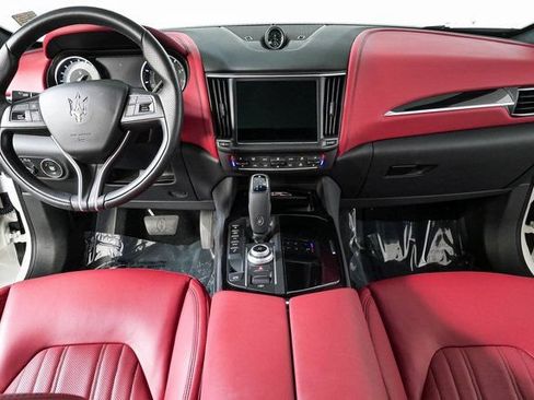 Used 2022 Maserati Levante GT AWD/4WD image 21