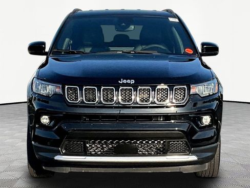 Used 2023 Jeep Compass Limited AWD/4WD image 2