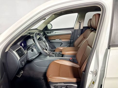 Certified 2022 Volkswagen Atlas SEL R-Line image 12