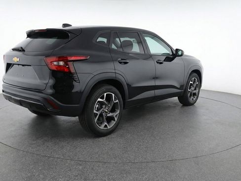 Used 2025 Chevrolet Trax LT FWD image 9