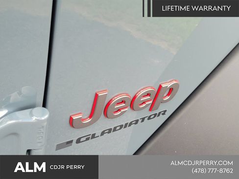 New 2025 Jeep Gladiator Rubicon w/ Safety Group AWD/4WD image 16