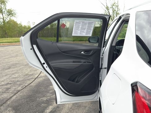 Used 2024 Chevrolet Equinox Premier AWD/4WD image 31
