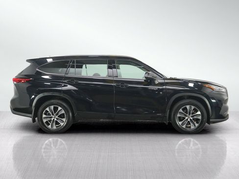 Used 2020 Toyota Highlander XLE AWD/4WD image 6