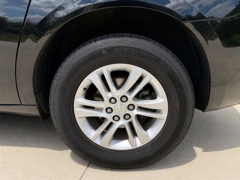 Used 2019 Buick Enclave Essence FWD image 12