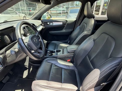 Used 2019 Volvo XC40 T5 Momentum AWD/4WD image 6