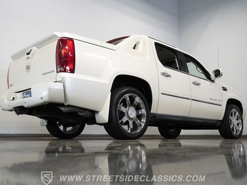 Used 2009 Cadillac Escalade EXT image 13
