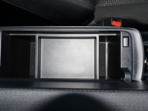 Used 2022 Toyota Prius LE image 24