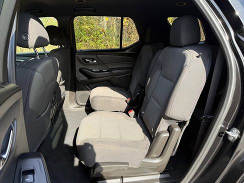 Used 2023 Chevrolet Traverse LT image 15