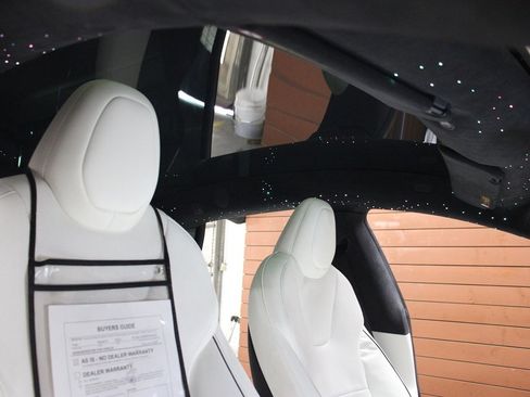 Used 2022 Tesla Model S Plaid image 8