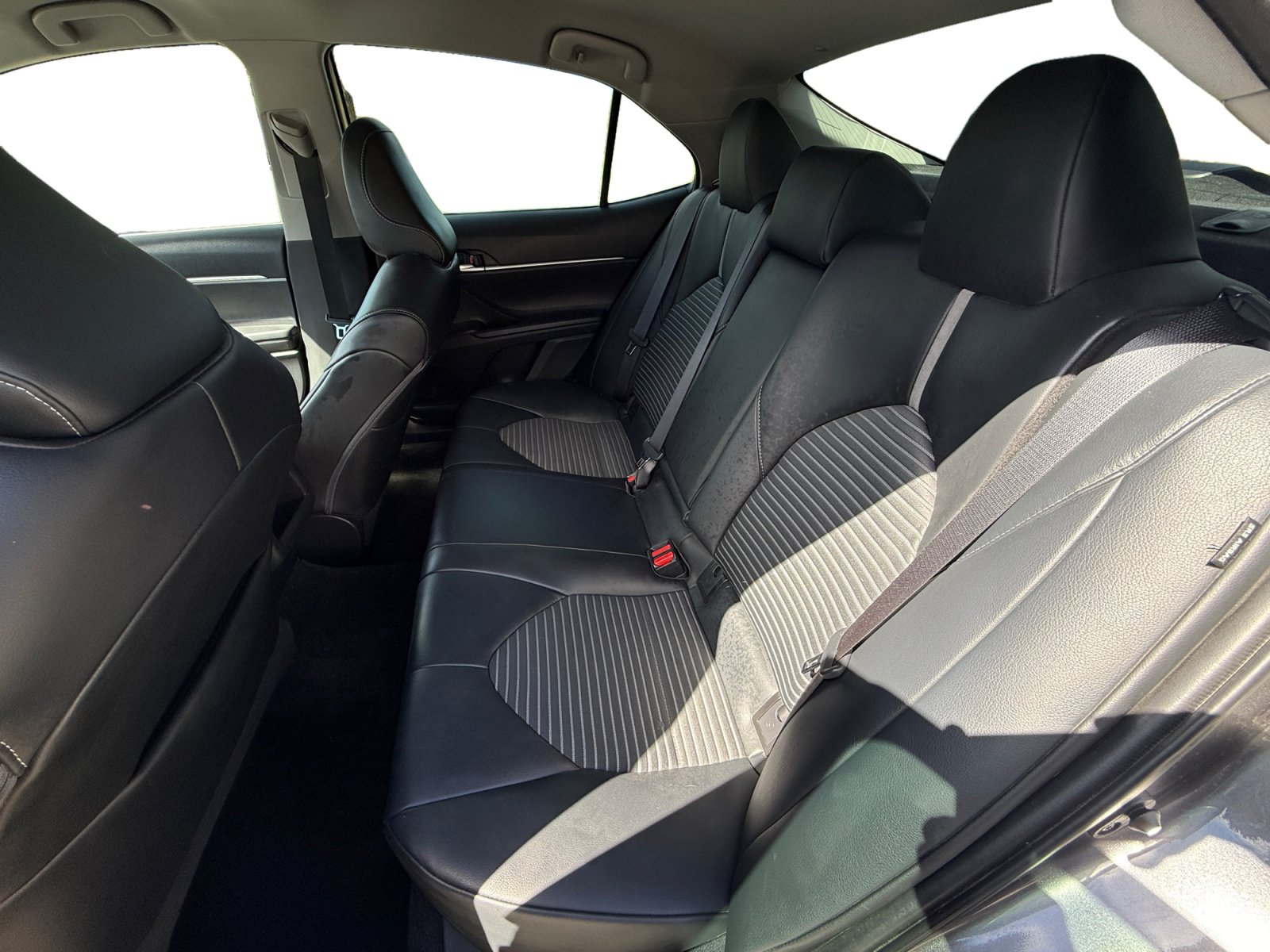 Used 2020 Toyota Camry SE FWD image 16