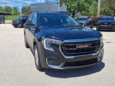 Certified 2023 GMC Terrain SLE w/ Driver Convenience Package FWD image 3