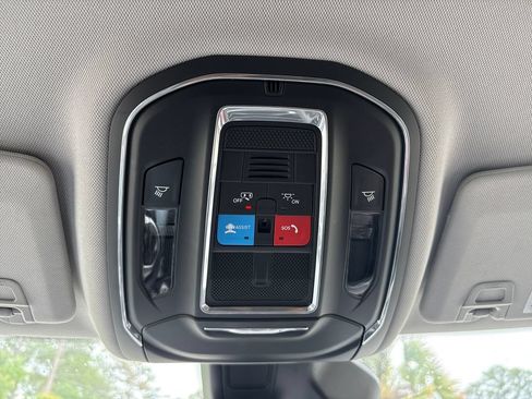 Used 2023 Jeep Grand Cherokee Laredo RWD image 38
