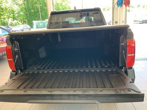 Used 2025 Toyota Tacoma SR w/ SR Upgrade Package AWD/4WD image 18