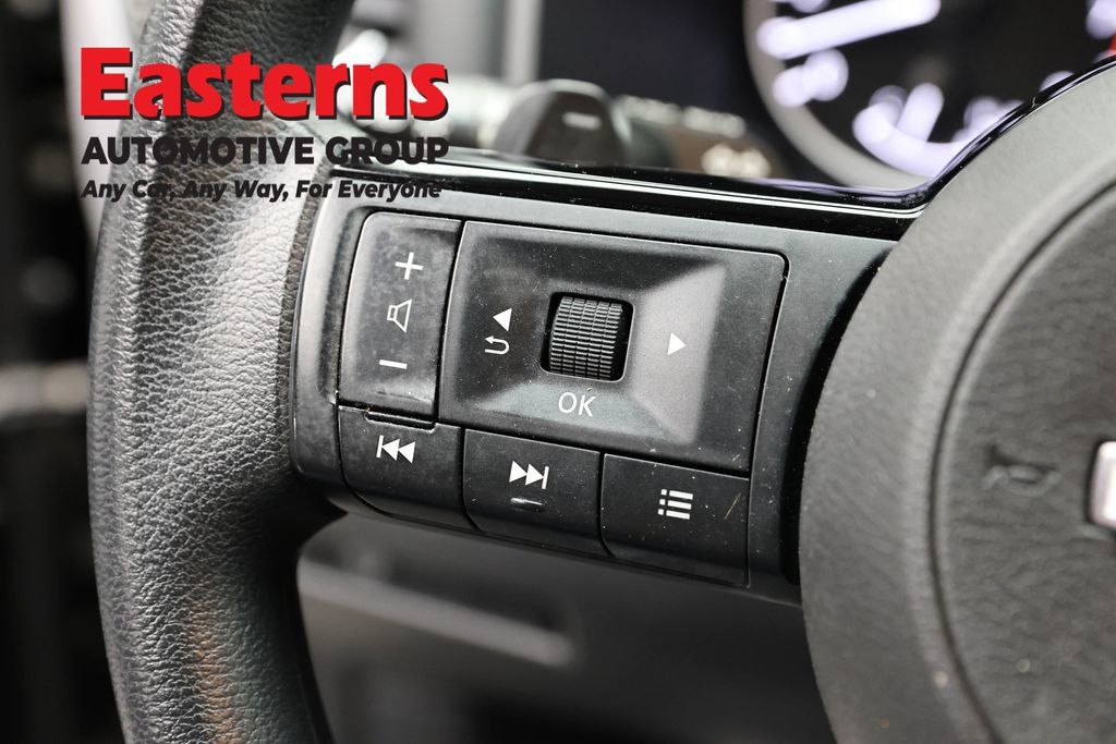 Used 2023 Nissan Rogue SV AWD/4WD image 14