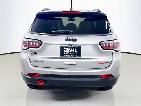 Used 2019 Jeep Compass Trailhawk w/ Leather Interior Group AWD/4WD image 11