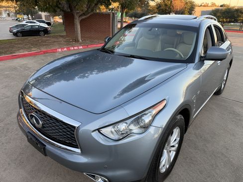 Used 2017 INFINITI QX70 2WD w/ Premium Package image 6