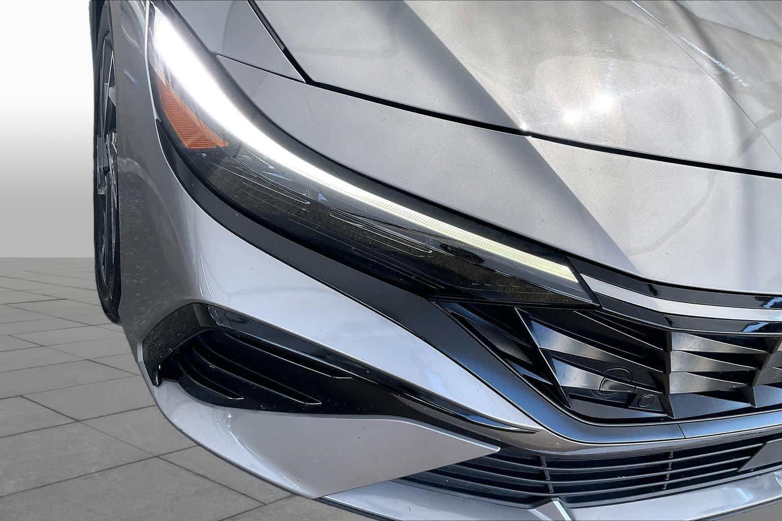 Certified 2025 Hyundai Elantra Limited FWD image 27