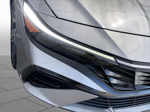 Certified 2025 Hyundai Elantra Limited FWD image 27