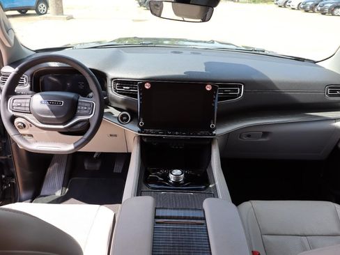 Used 2024 Jeep Wagoneer Series II AWD/4WD image 12