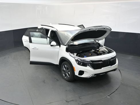 Used 2024 Kia Seltos S AWD/4WD image 17